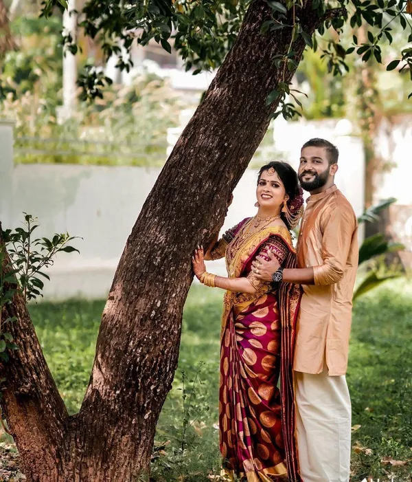 Maroon_Woven_Kanjivaram_Silk_Saree_with_Saree_Cover